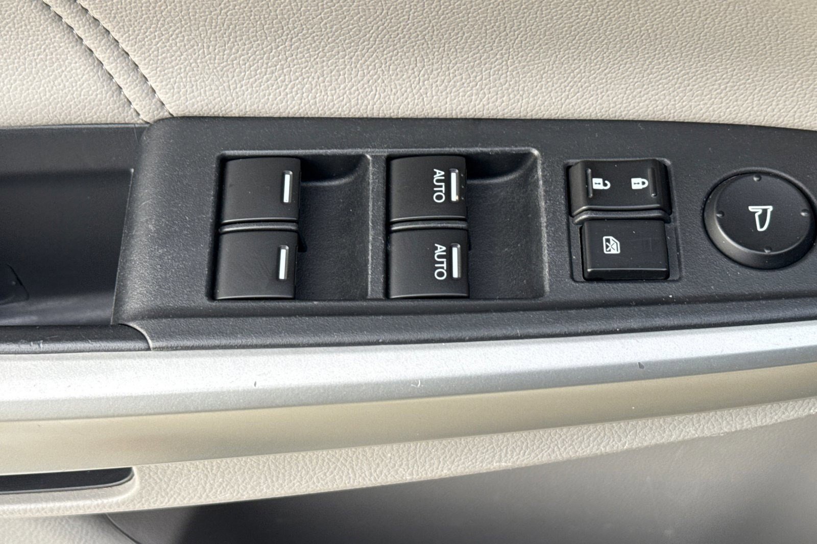 Used 2010 Honda Accord EX-L image 12