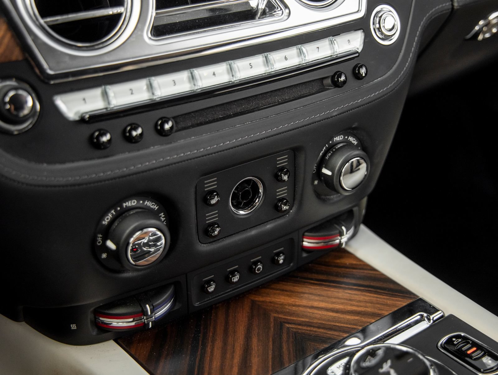 Used 2019 Rolls-Royce Wraith RWD image 31