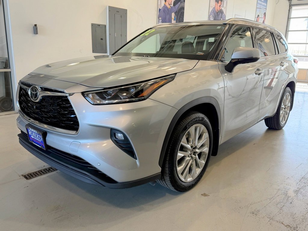 Used 2022 Toyota Highlander Limited image 7