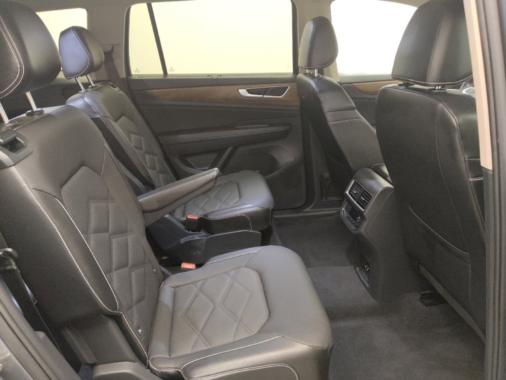Used 2024 Volkswagen Atlas SE w/ Panoramic Sunroof Package FWD image 19
