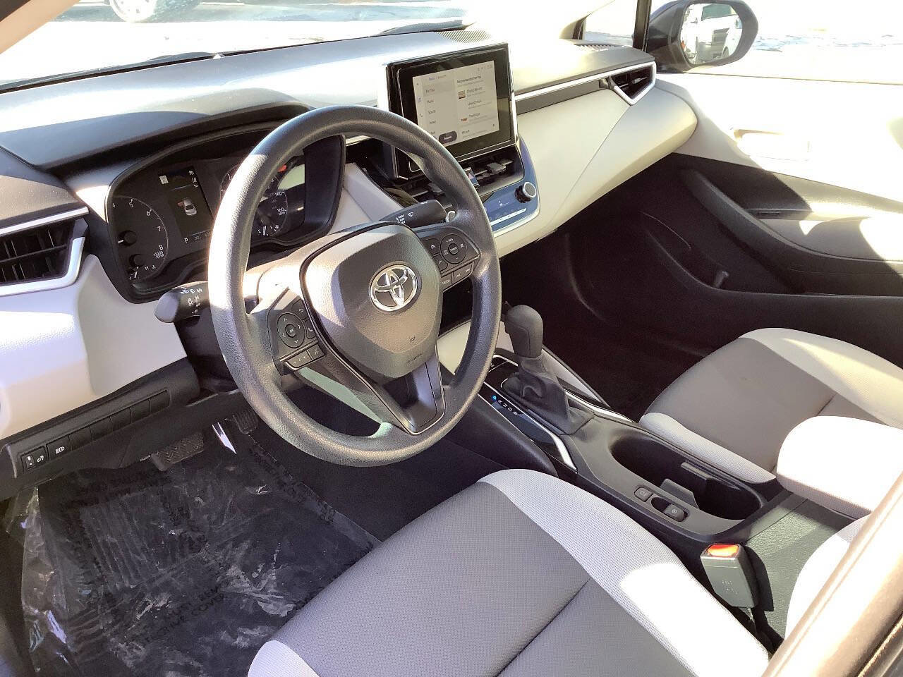 Used 2024 Toyota Corolla LE image 23