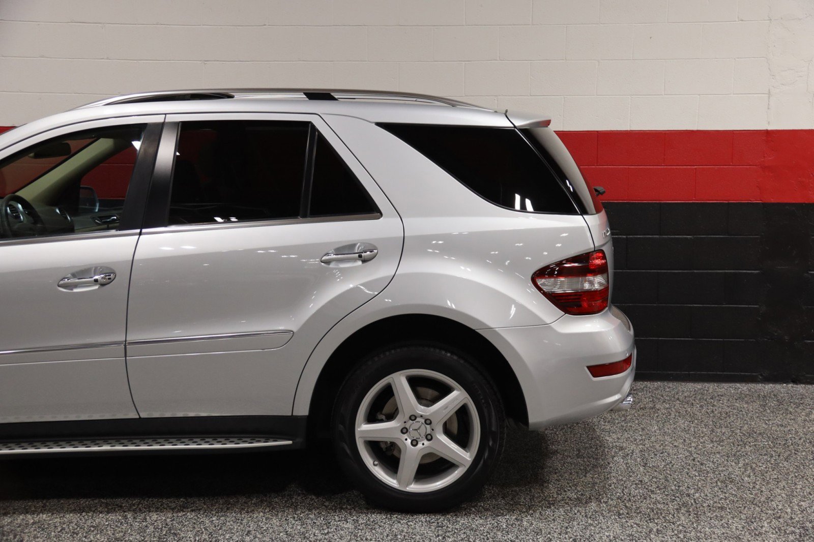 Used 2009 Mercedes-Benz ML 550 4MATIC image 23