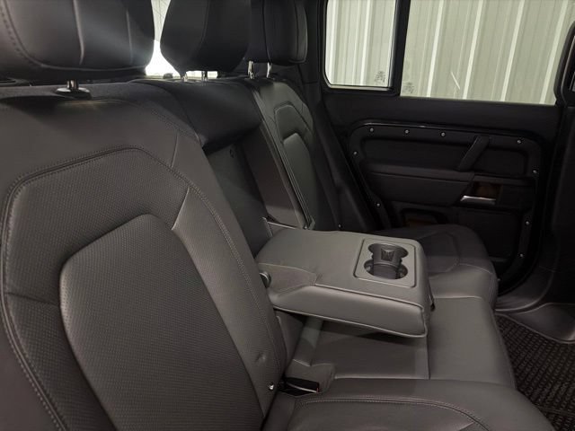 Used 2025 Land Rover Defender 110 V8 AWD/4WD image 19