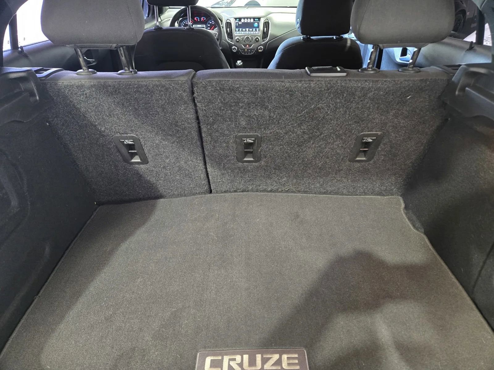 Used 2018 Chevrolet Cruze LT w/ Sun And Sound Package FWD image 10