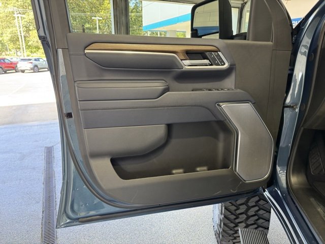 Used 2025 Chevrolet Silverado 2500 High Country w/ Technology Package image 11