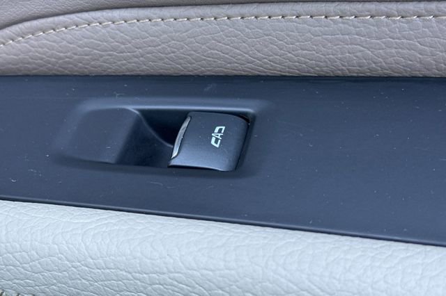 Used 2021 GMC Yukon Denali w/ Denali Ultimate Package AWD/4WD image 23