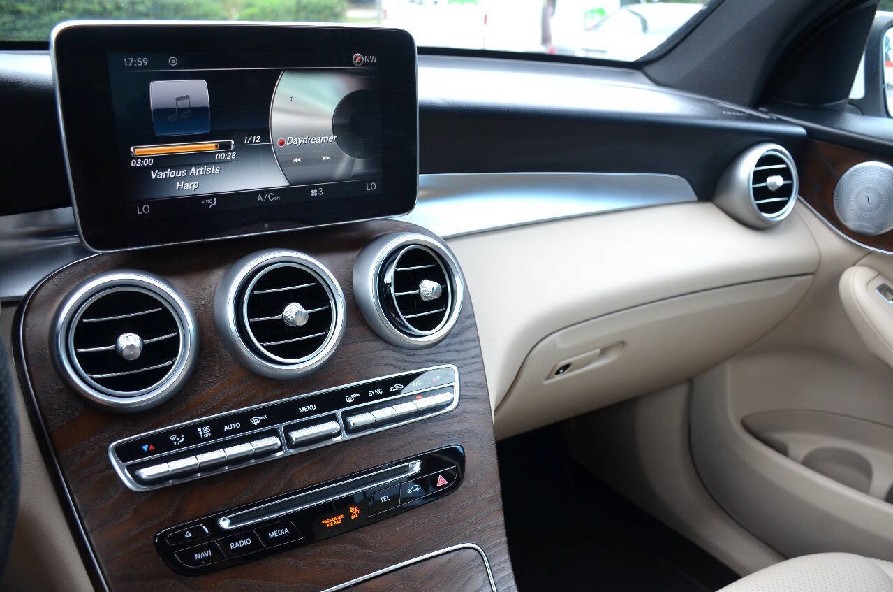 Used 2018 Mercedes-Benz GLC 300 4MATIC image 16