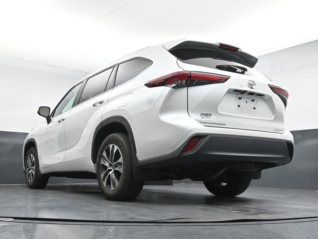 Used 2024 Toyota Highlander XLE AWD/4WD image 21
