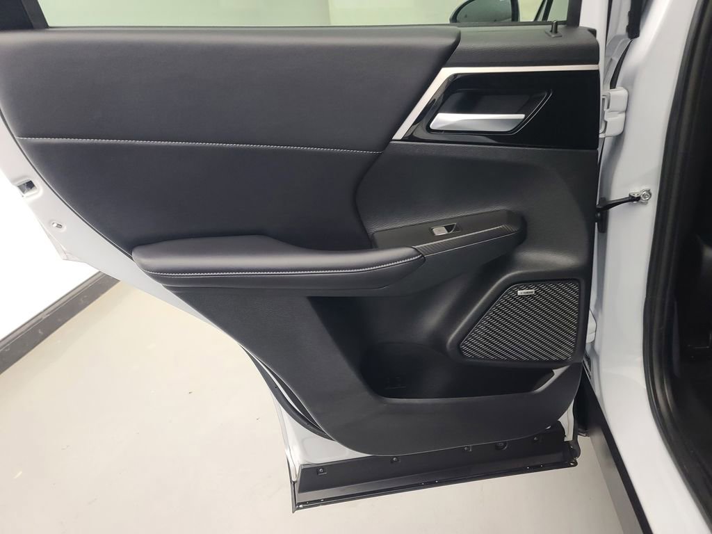 Used 2025 Mitsubishi Outlander SE image 18