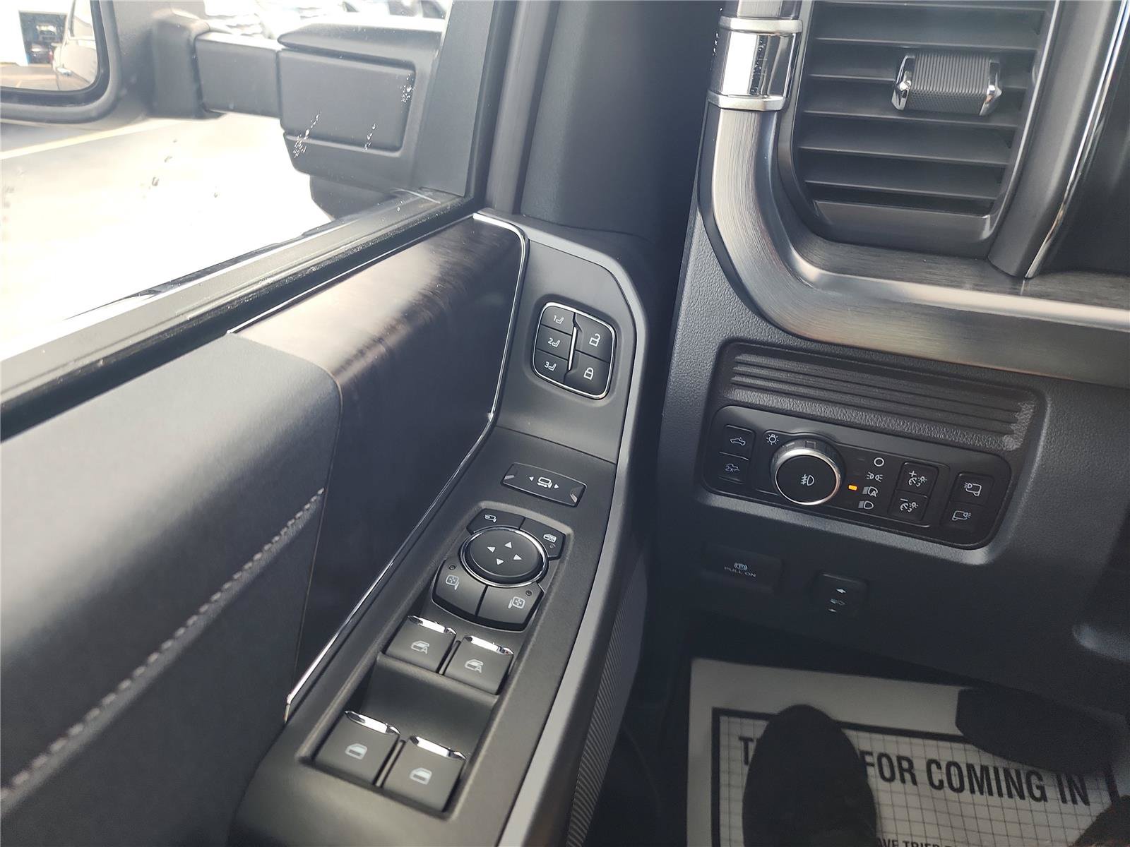 Used 2025 Ford F250 Lariat w/ Lariat Ultimate Package AWD/4WD image 32
