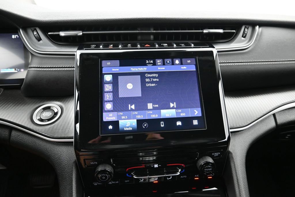Used 2023 Jeep Grand Cherokee Laredo RWD image 15