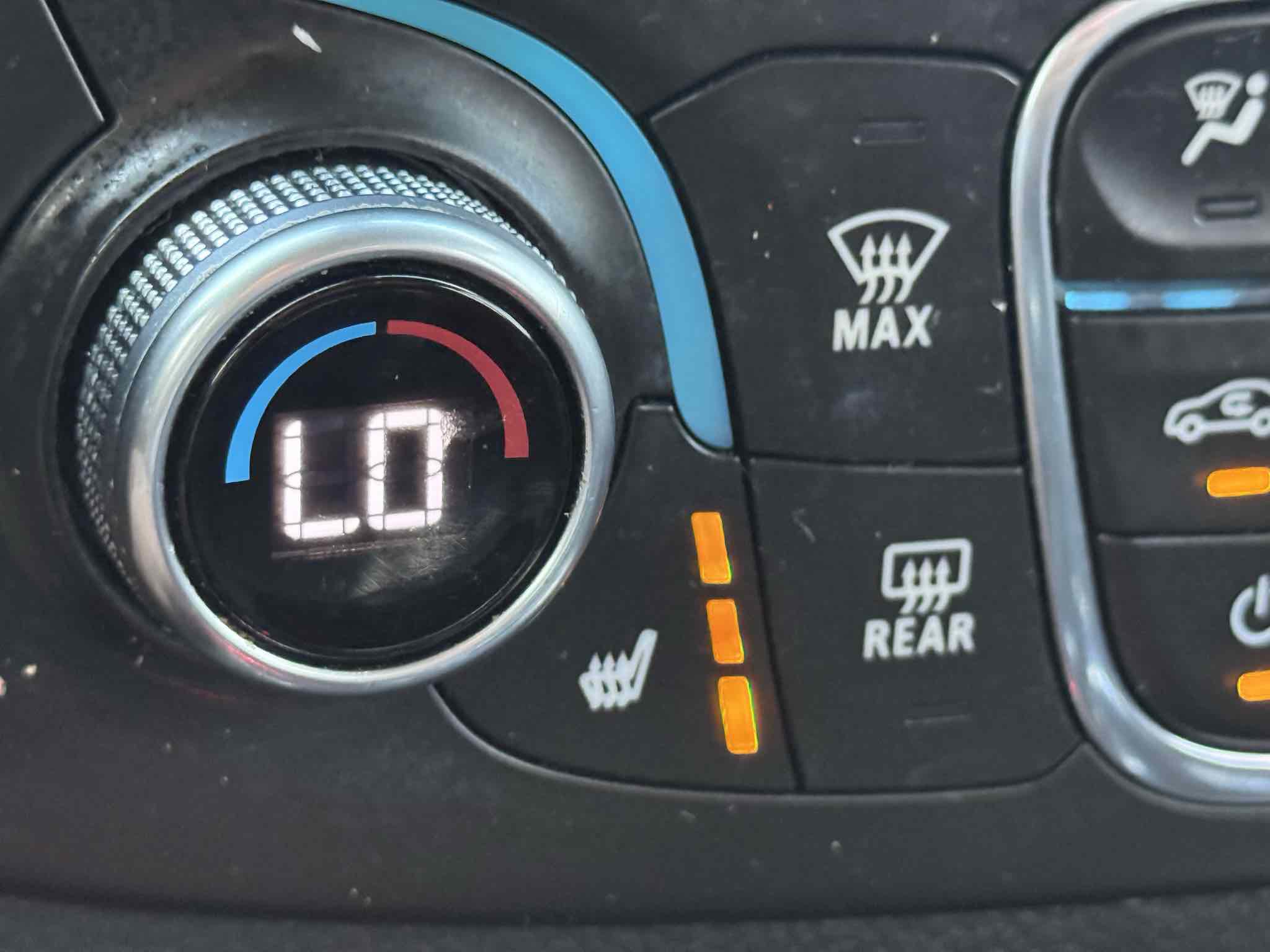 Used 2018 Chevrolet Traverse Premier image 12