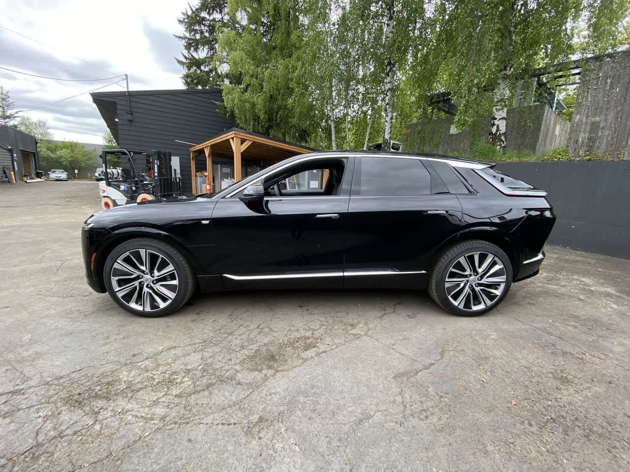 Used 2024 Cadillac Lyriq Luxury w/ Nappa Leather Package AWD/4WD image 3