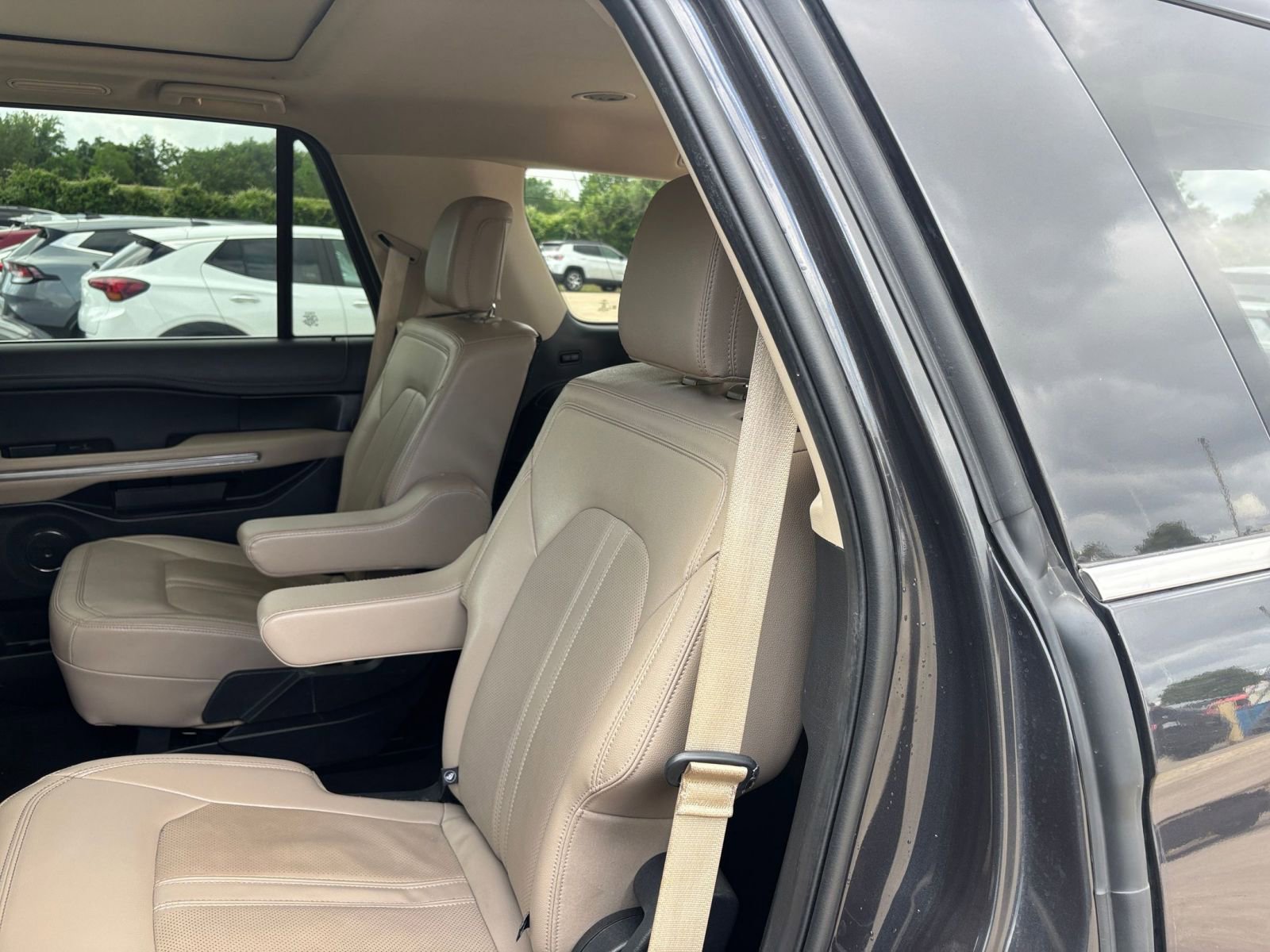 Used 2024 Ford Expedition Limited AWD/4WD image 41