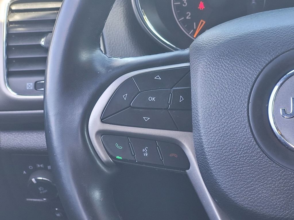 Used 2022 Jeep Grand Cherokee Laredo X image 14