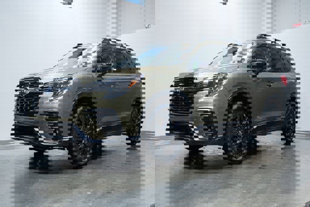 Used 2025 Subaru Ascent Bronze Edition image 3