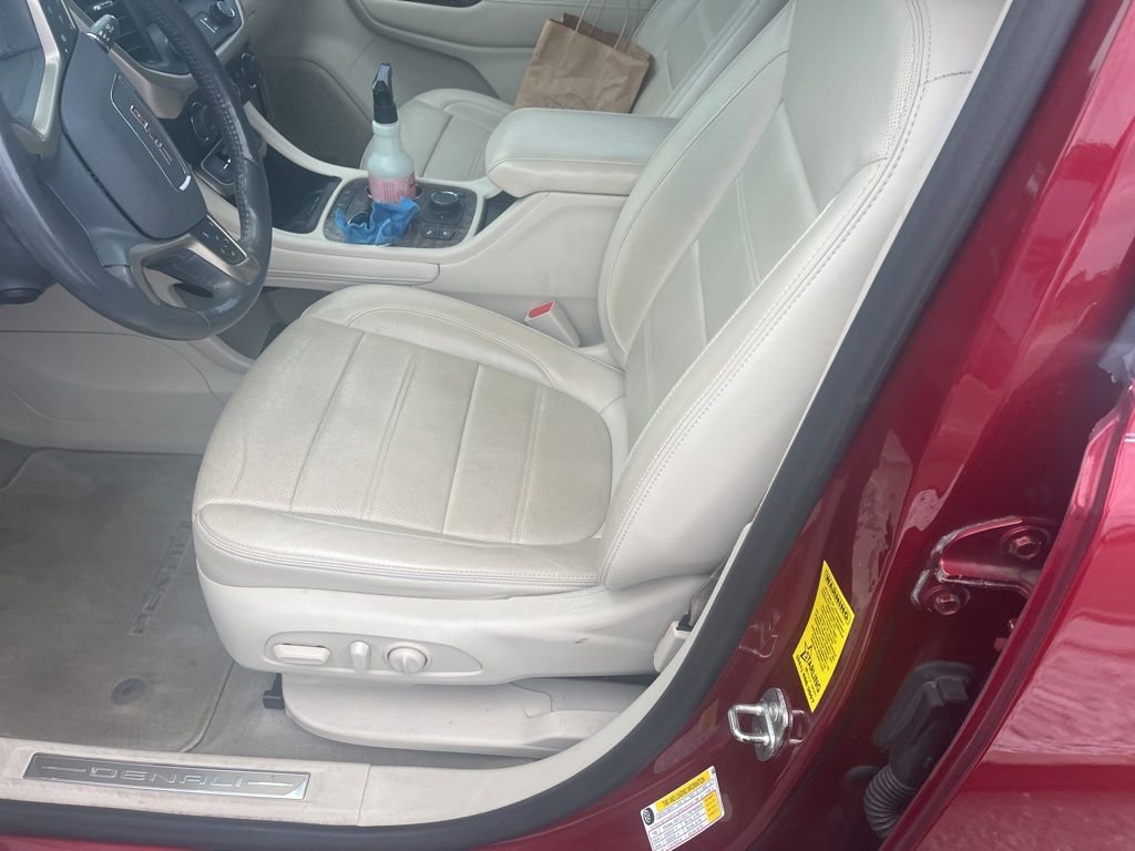 Used 2020 GMC Acadia Denali w/ Technology Package FWD image 10