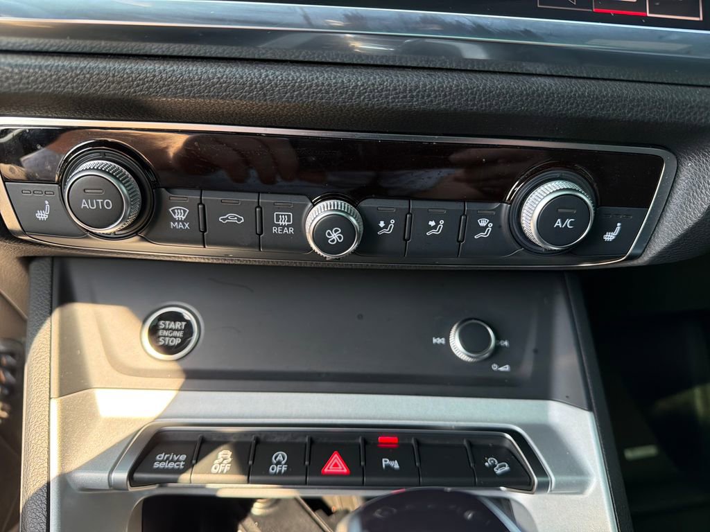 Used 2024 Audi Q3 2.0T Premium image 22