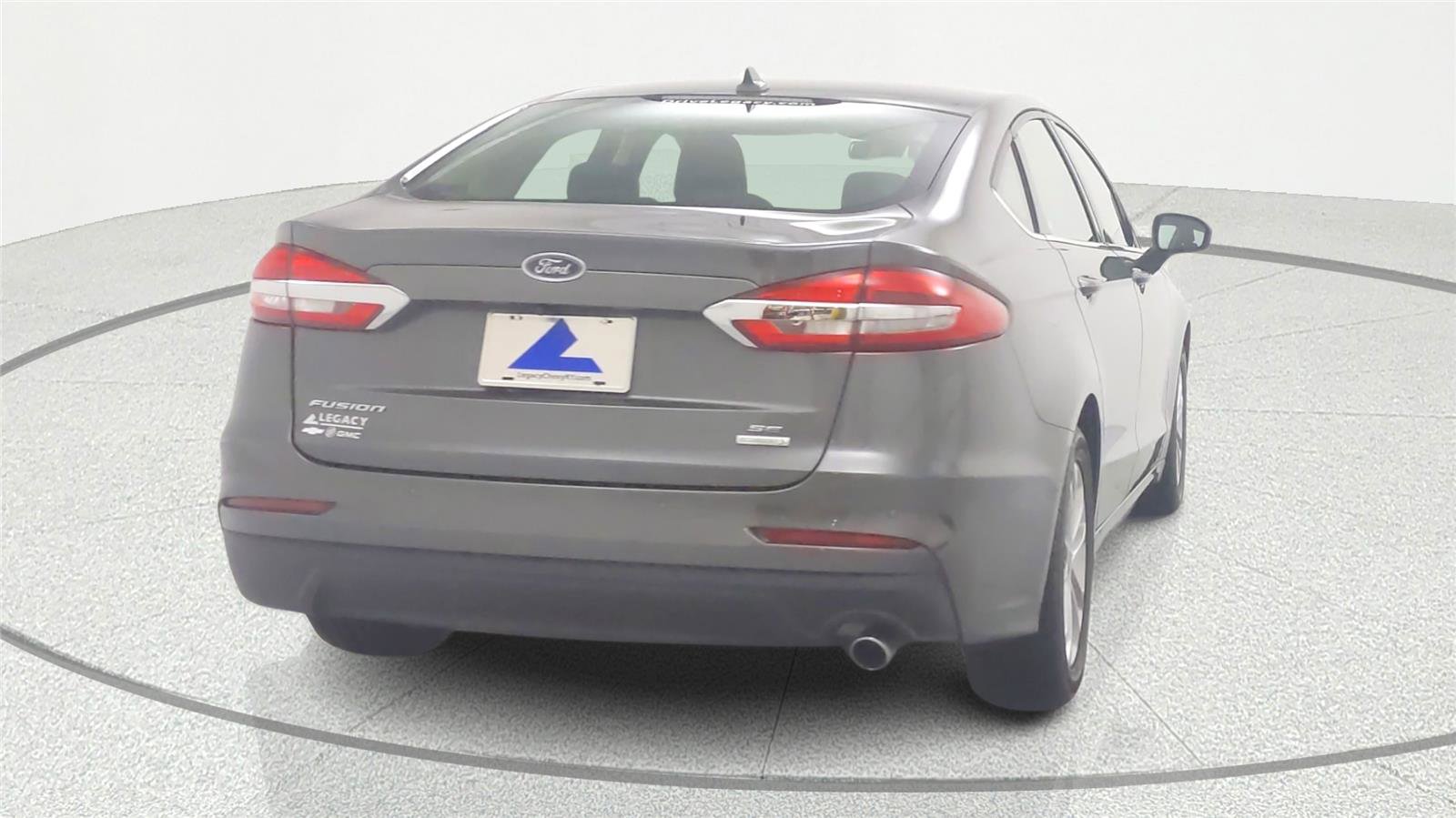 Used 2020 Ford Fusion SE image 2