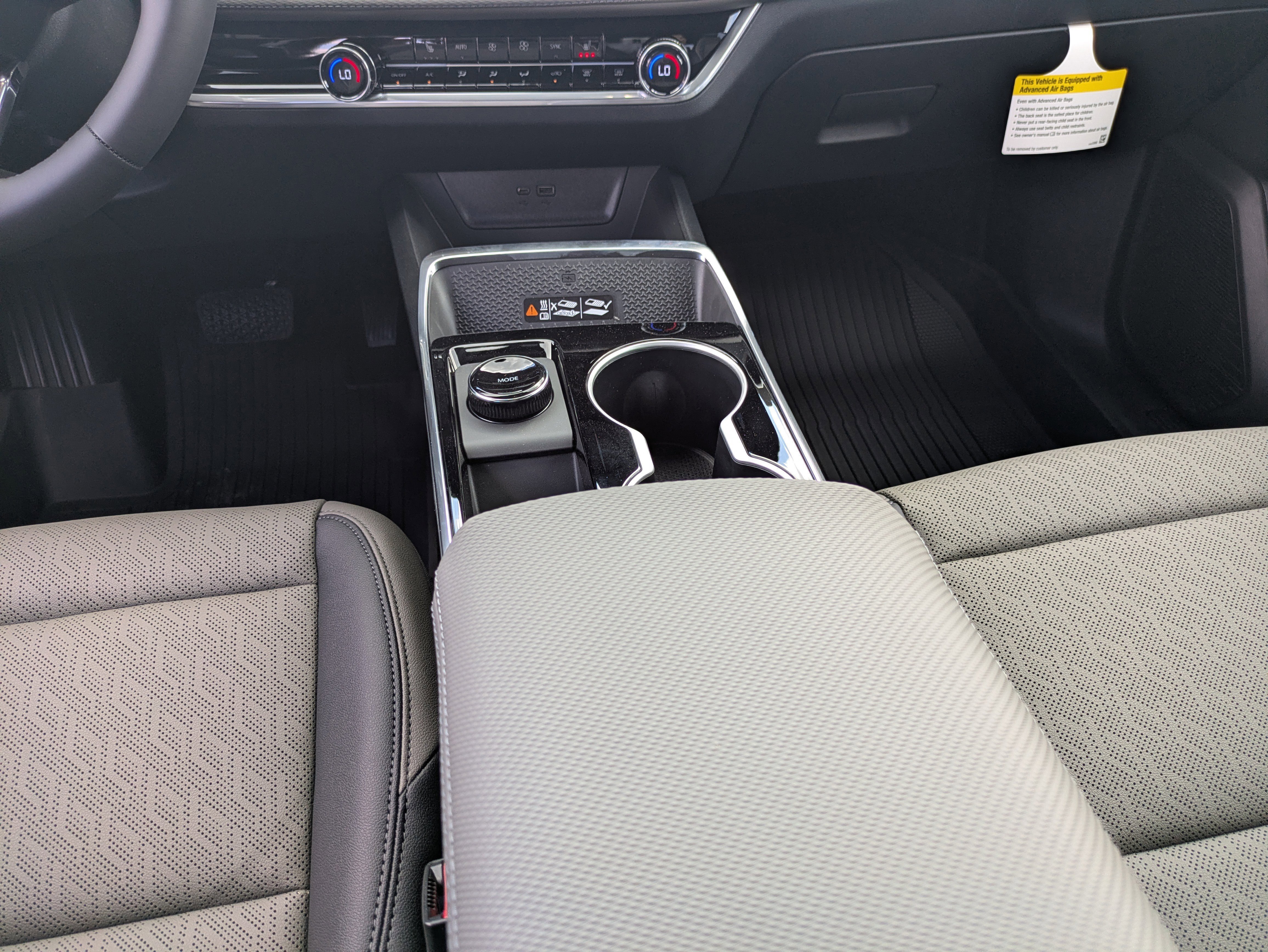 New 2026 Chevrolet Equinox LT w/ Convenience Package II FWD image 17
