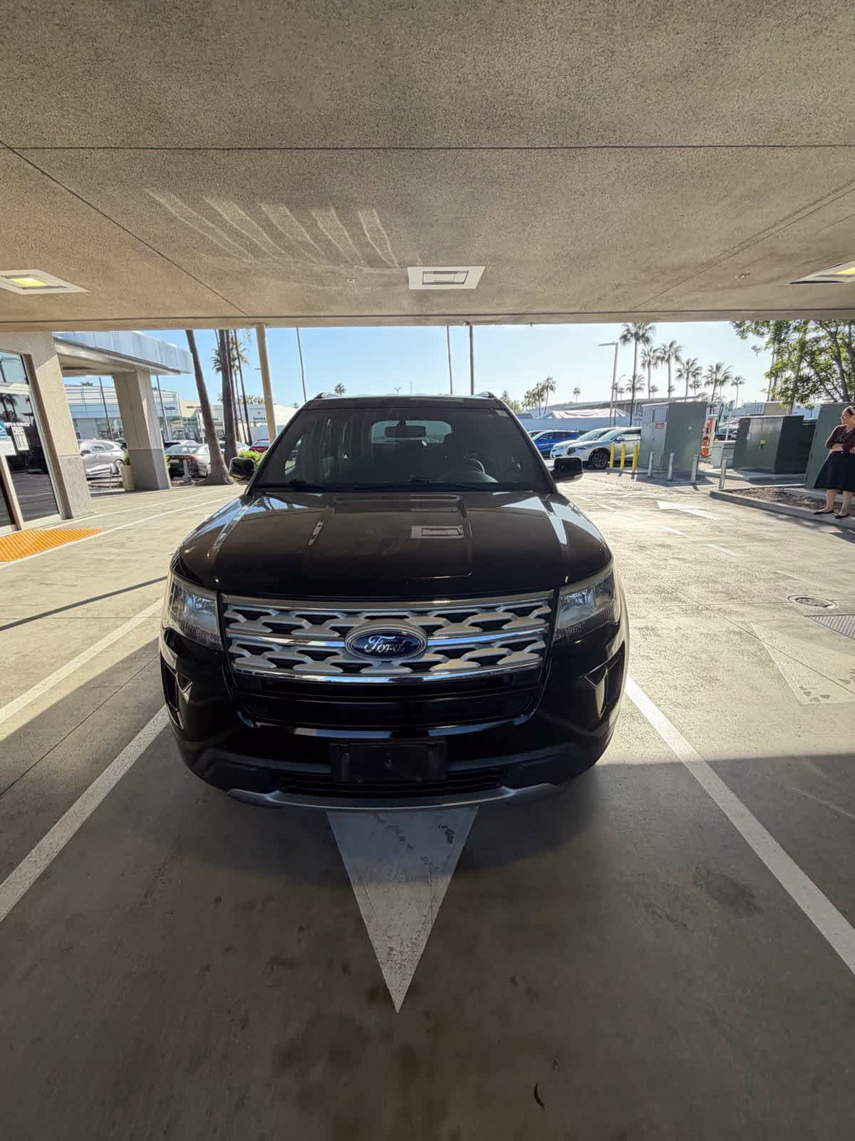 Used 2018 Ford Explorer XLT w/ Equipment Group 201A FWD image 2