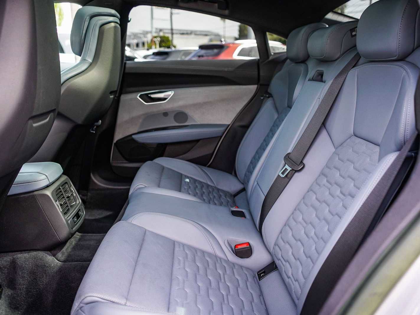 Used 2022 Audi e-tron GT Premium Plus image 17