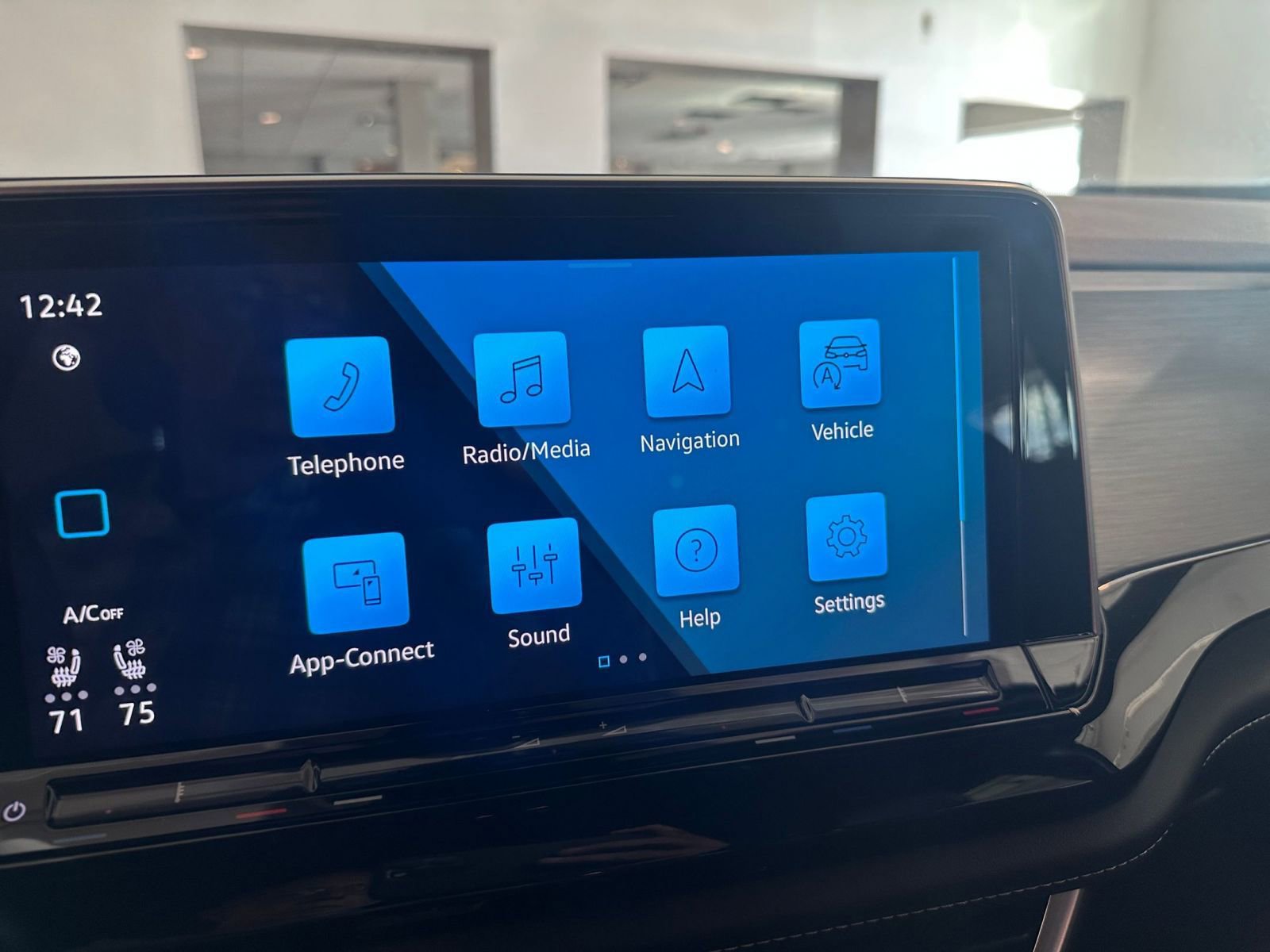 Used 2025 Volkswagen Atlas Cross Sport SE image 21