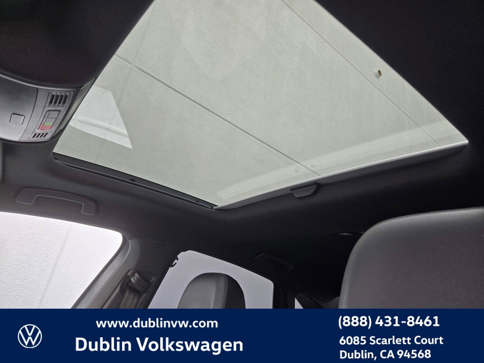 Certified 2020 Volkswagen Jetta R-Line w/ R-Line Cold Weather Package image 18