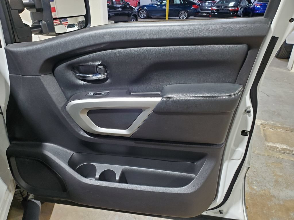 Used 2019 Nissan Titan PRO-4X AWD/4WD image 15
