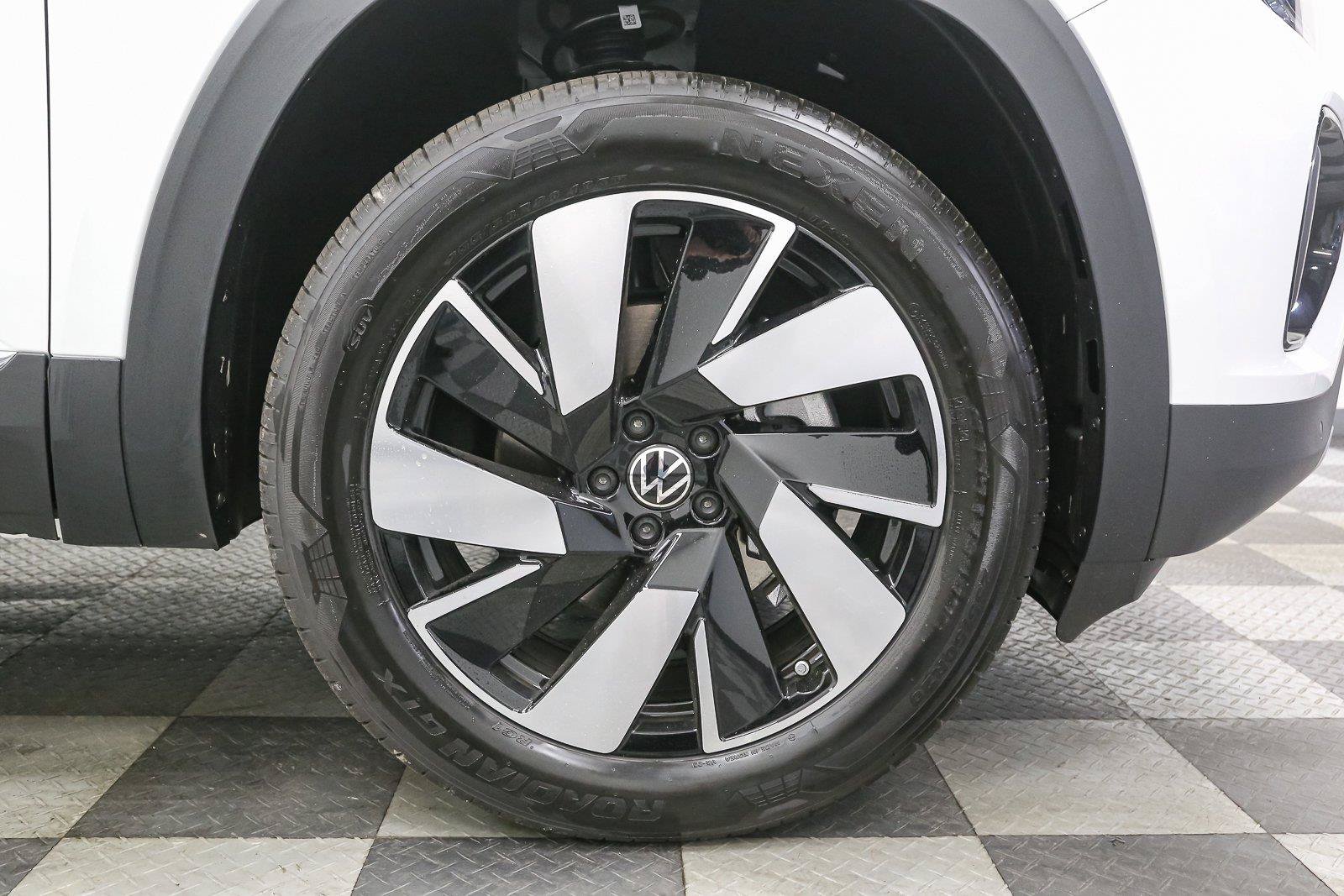 New 2026 Volkswagen Atlas Cross Sport SEL AWD/4WD image 14
