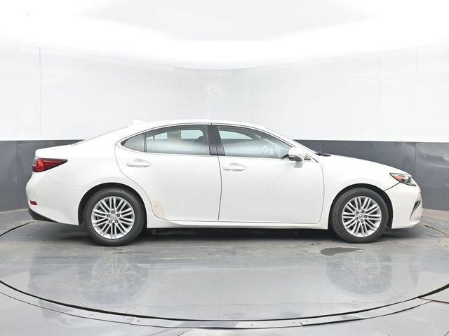 Used 2016 Lexus ES 350 w/ Premium Package w/Wood Trim FWD image 11