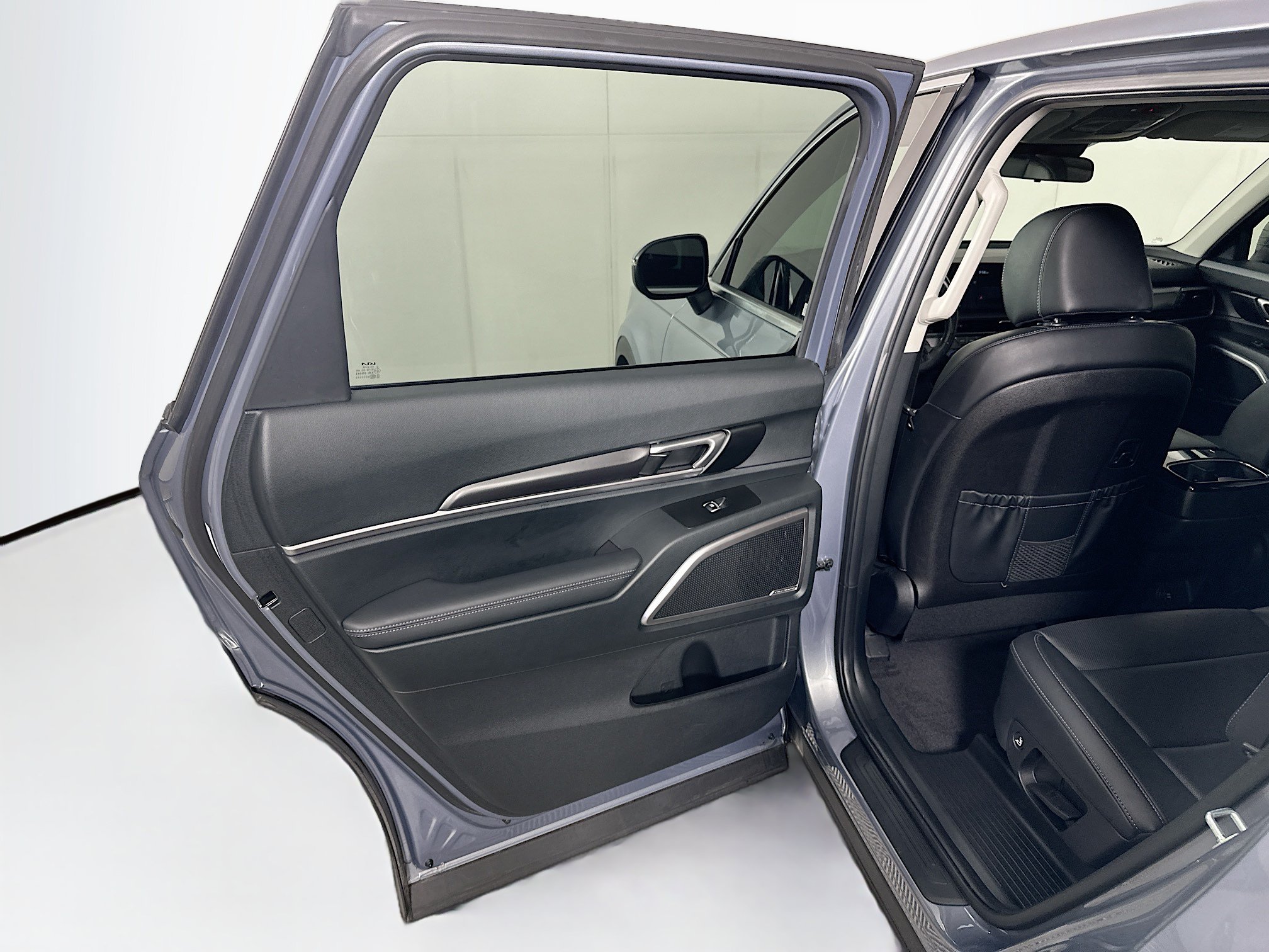 Used 2025 Kia Telluride LX FWD image 26