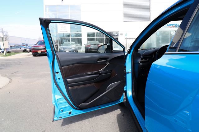 Used 2019 Toyota C-HR Limited image 25