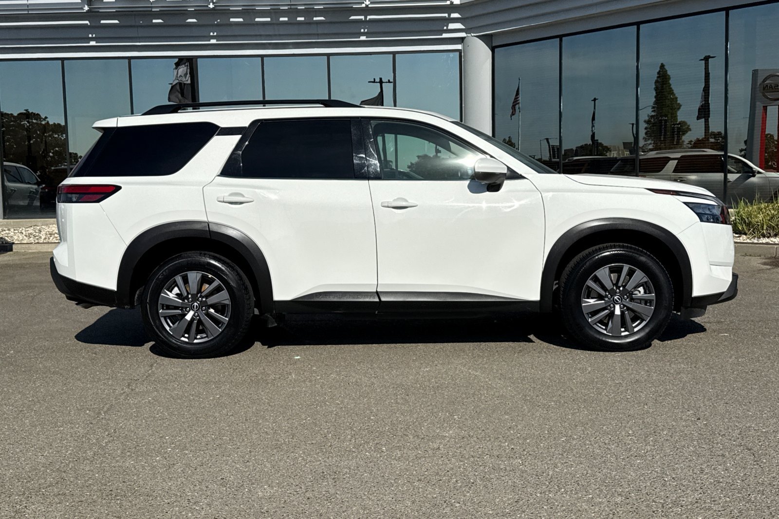 Certified 2025 Nissan Pathfinder SV FWD image 3