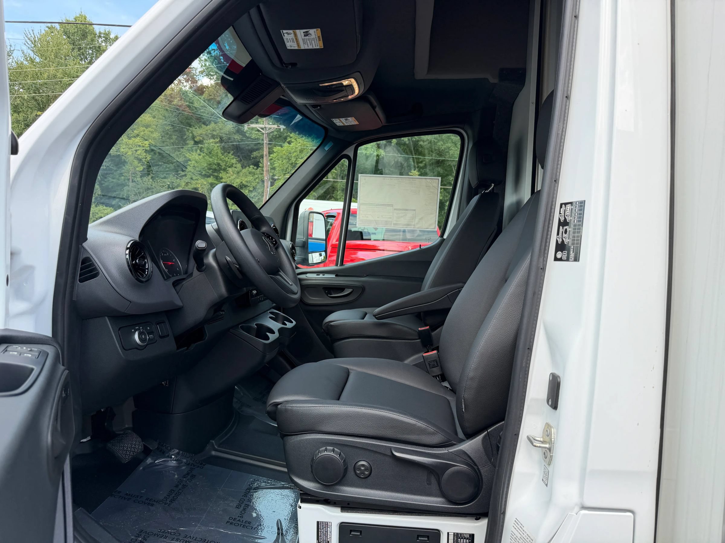 Used 2024 Mercedes-Benz Sprinter 3500 image 10