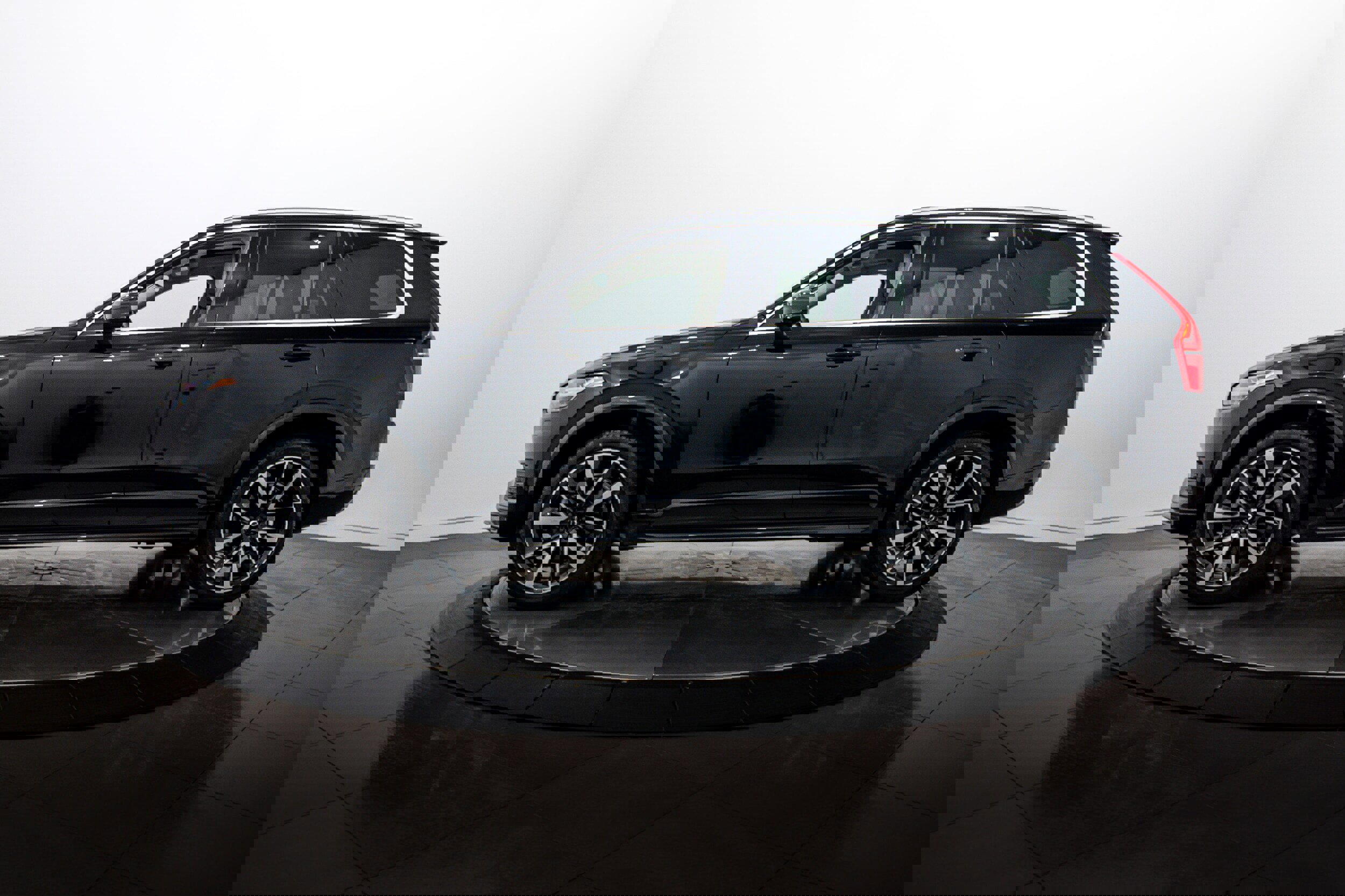 Used 2022 Volvo XC90 T6 Momentum w/ Advanced Package image 6