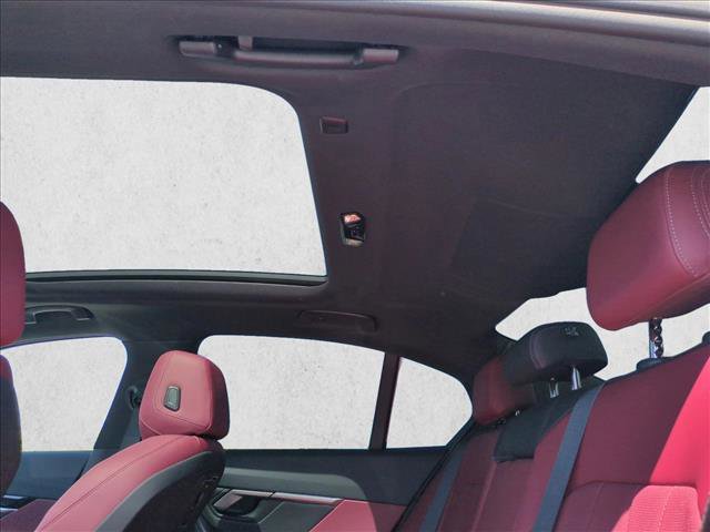 Used 2025 BMW 550e xDrive w/ Premium Package image 20