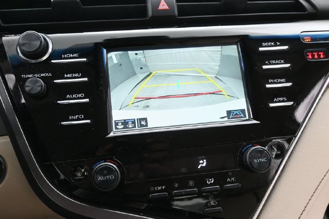 Used 2018 Toyota Camry XLE FWD image 19