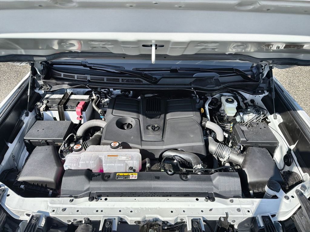Used 2026 Toyota Tundra Limited AWD/4WD image 17