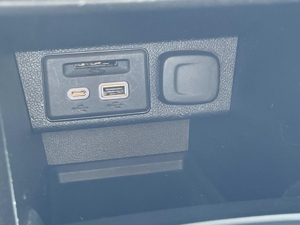 Used 2023 Chevrolet Bolt LT FWD image 22
