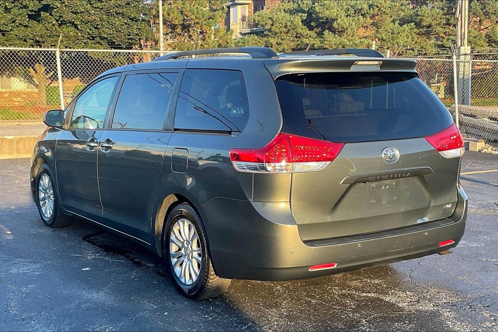 Used 2013 Toyota Sienna XLE FWD image 10