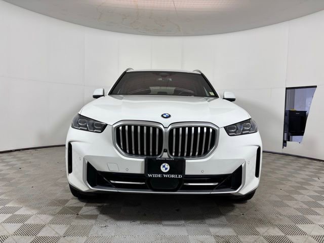 Used 2024 BMW X5 xDrive40i w/ Premium Package image 2