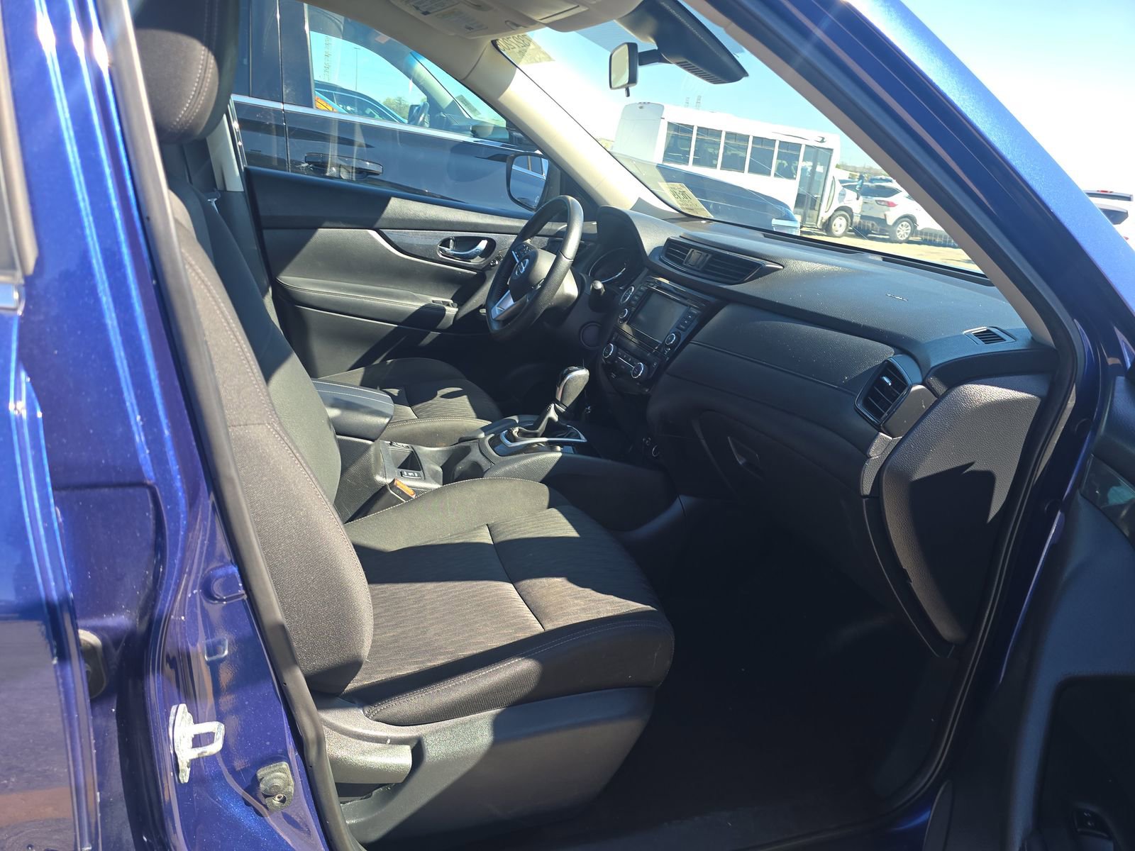 Used 2019 Nissan Rogue SV image 14