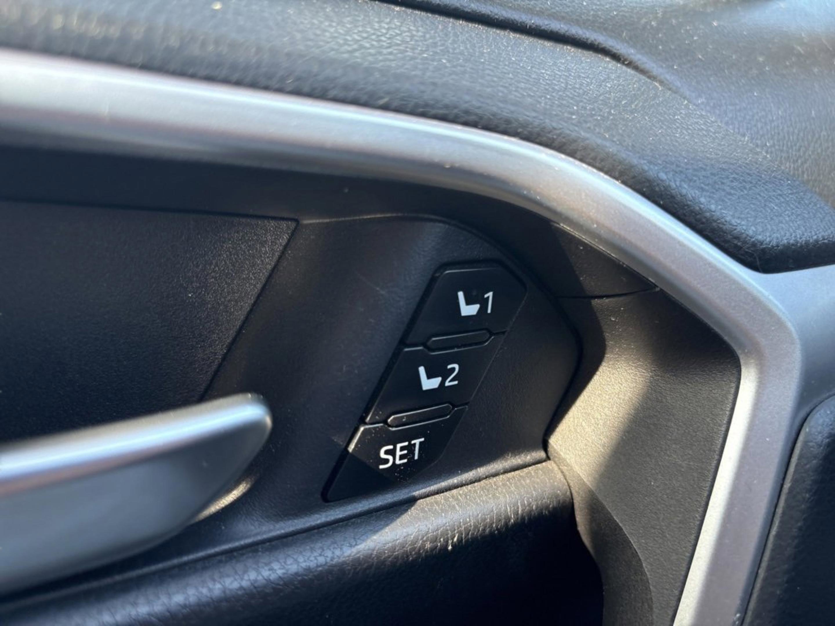 Used 2021 Toyota RAV4 XLE Premium image 27