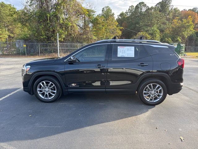 Used 2022 GMC Terrain SLT w/ Infotainment Package II image 2