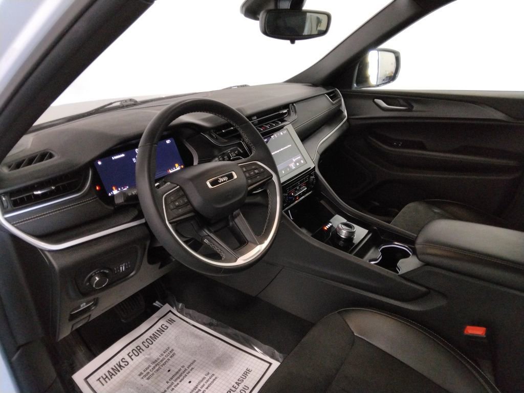Used 2024 Jeep Grand Cherokee L Laredo AWD/4WD image 31