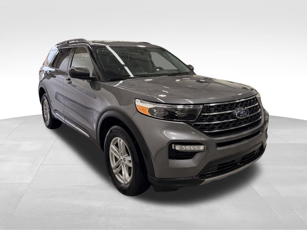 Used 2023 Ford Explorer XLT w/ Equipment Group 202A AWD/4WD image 7