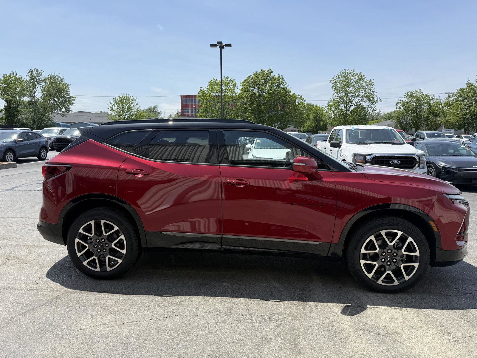Used 2025 Chevrolet Blazer RS AWD/4WD image 2