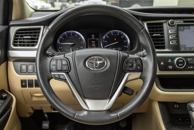 Used 2014 Toyota Highlander XLE image 9