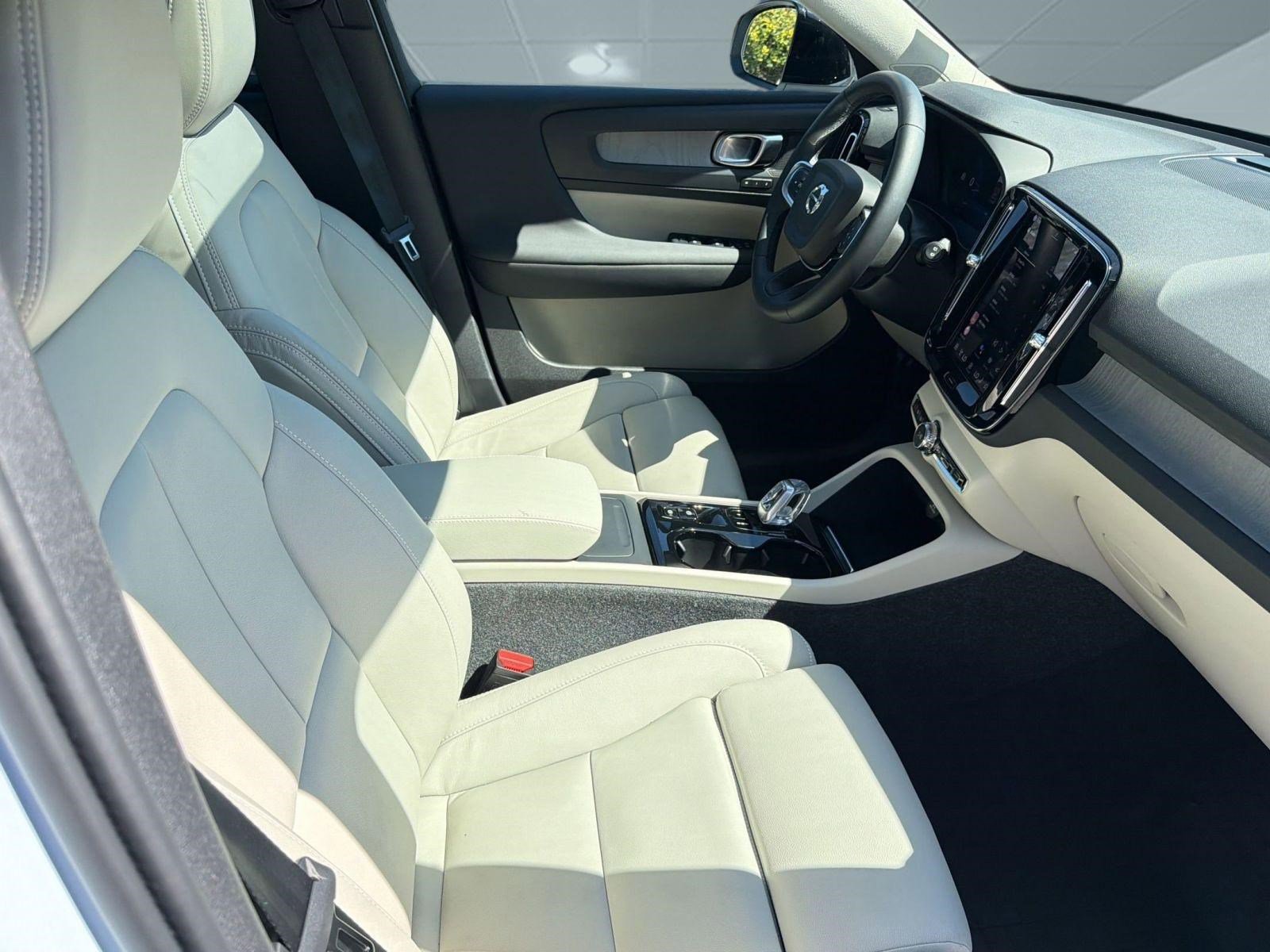 Used 2024 Volvo XC40 B5 Plus w/ Protection Package Premier image 30